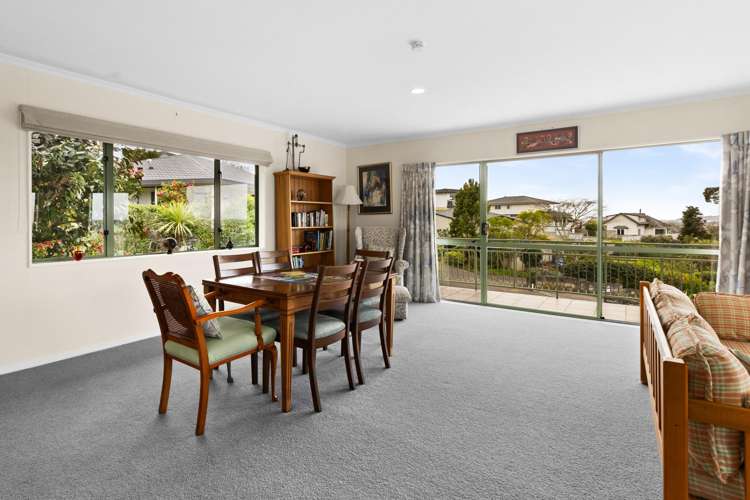 2/89 Churchill Drive Taradale_4