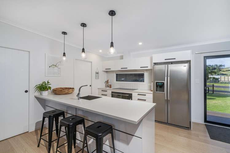 34 Motukorure Parade Cooks Beach_7