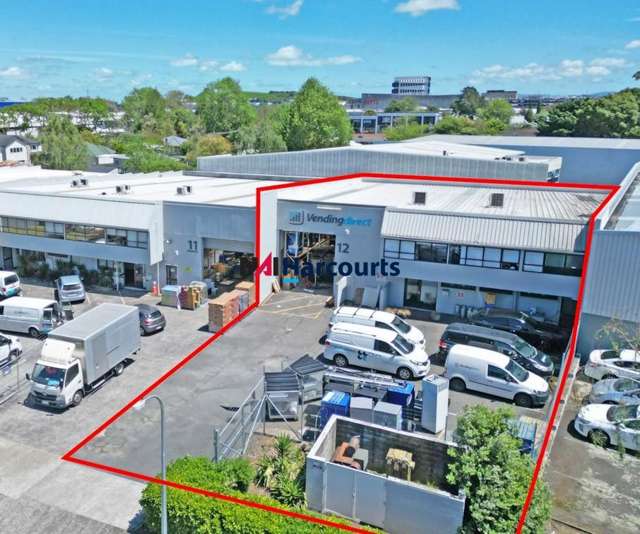 Warehouse with Yard - Mt Wellington