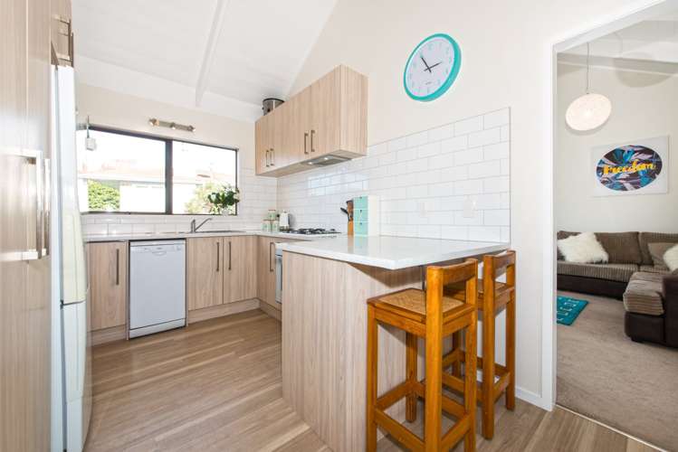 90 Flanshaw Road Te Atatu South_18