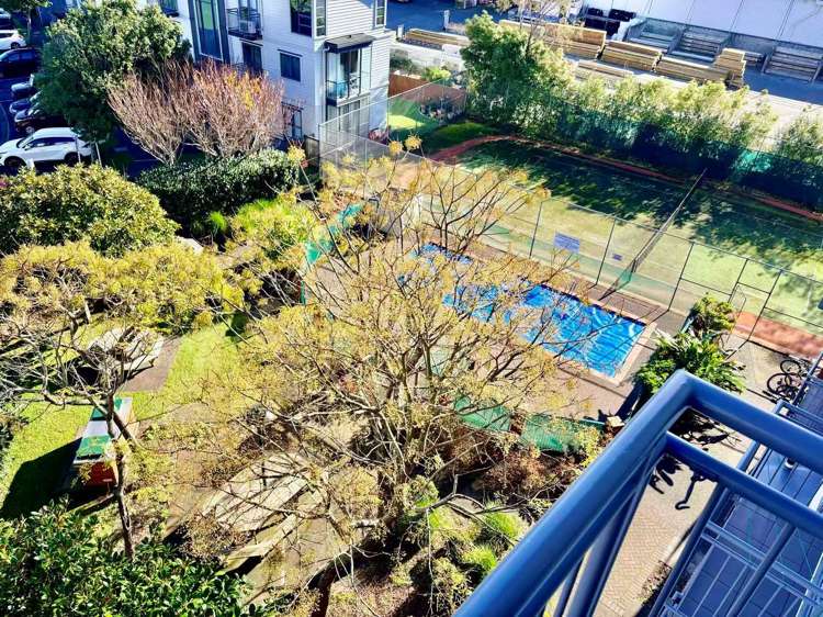4D/10 Crown Lynn Place New Lynn_11