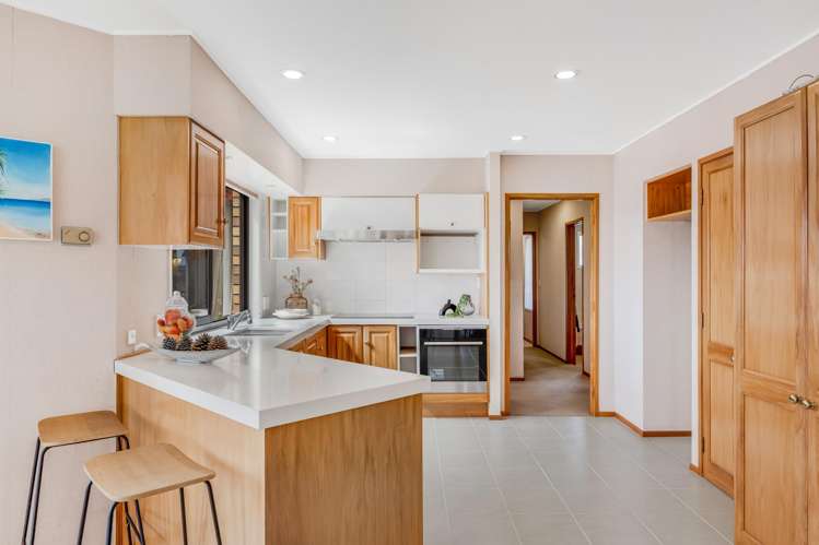 6 Dorrington Place Eastern Beach_12