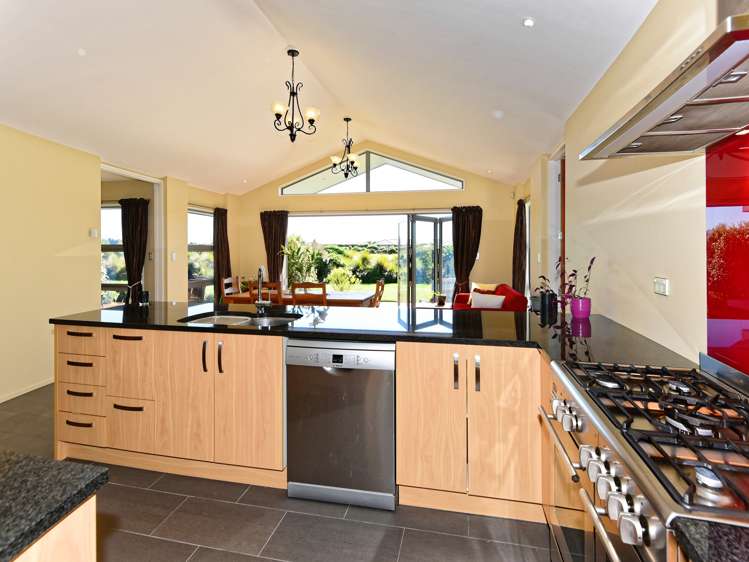 14d Mulholland Drive Darfield_8