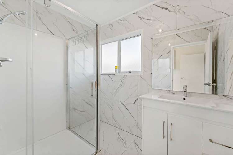 2/24a Waimumu Road Massey_6