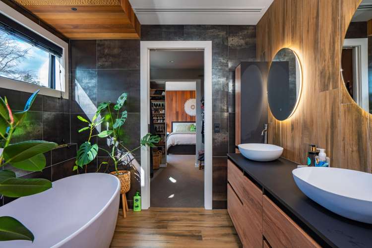 336 Lake Terrace Two Mile Bay_18