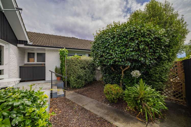 2/42 Office Road Merivale_11