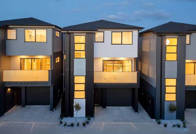 FreeHold, Double Master Rooms