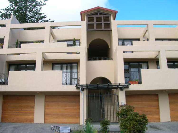 2/8 Monte Cassino Place Birkdale_0