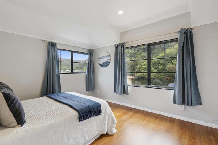 16B Parsons Glen Karori_13