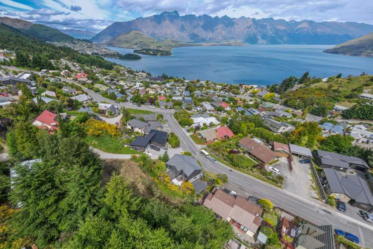 17 Lochy Road Fernhill/Sunshine Bay_8