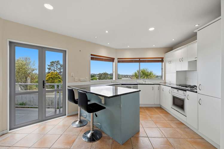 2/75A Target Road Totara Vale_8
