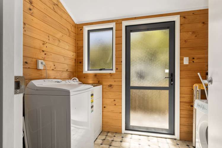 1 Lowry Heights Stokes Valley_17