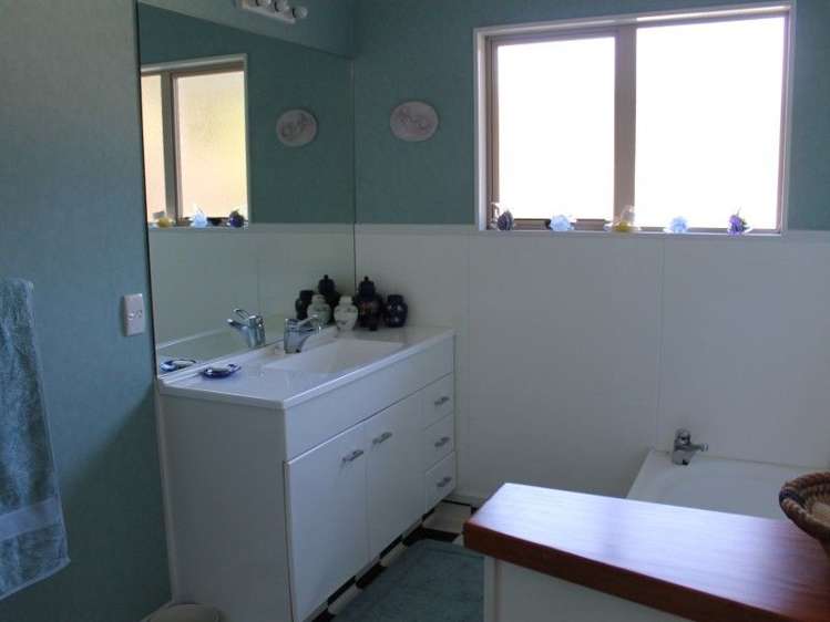 28 Hinemoa Terrace Tairua_12