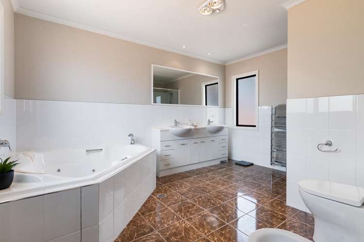 556 Redoubt Road Flat Bush_14