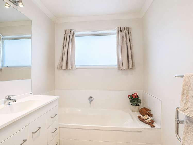 157 Ballintoy Park Drive Welcome Bay_17
