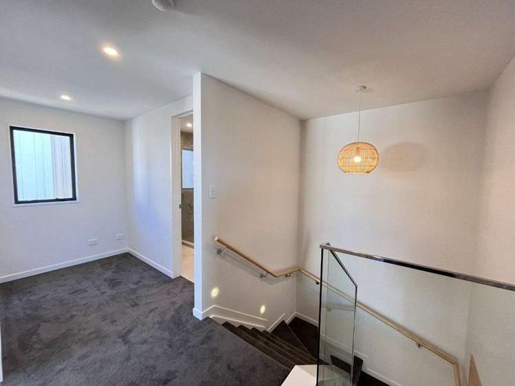 8 Irwin Lane Windsor Park_19