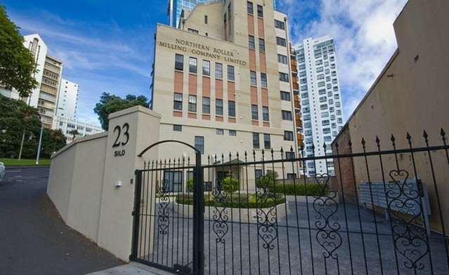 8L/23 Emily Place 10015_1