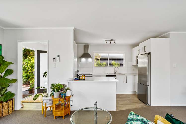 1/1 Armstrong Place New Lynn_7