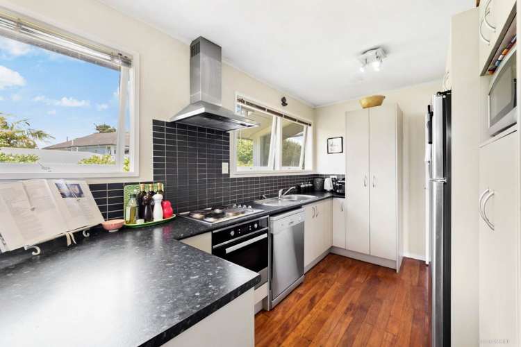 32 Lyndhurst Road Te Atatu South_6