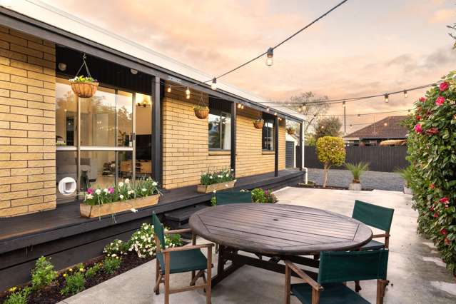 Private Oasis - long evenings on the deck incoming