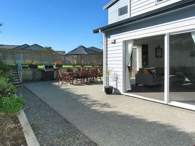 2 Peel Lane Aotea_19