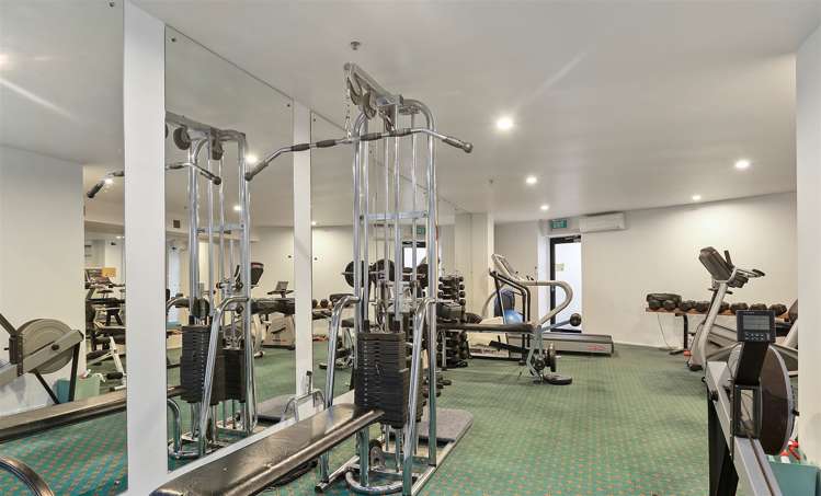 5a/173 Hurstmere Road Takapuna_16