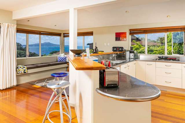 2/72 Beach Road Castor Bay_3