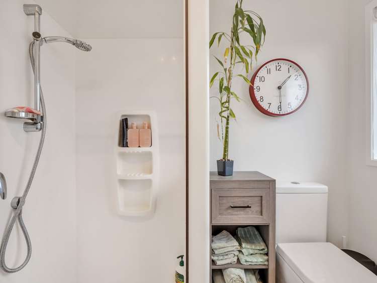 8 Farleigh Close Huntington_19