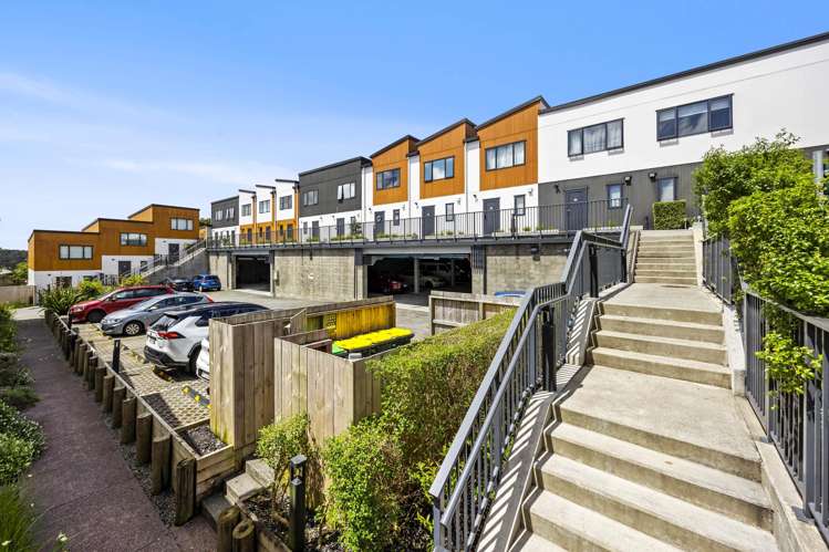 16/18 Hewlett Road Massey_3