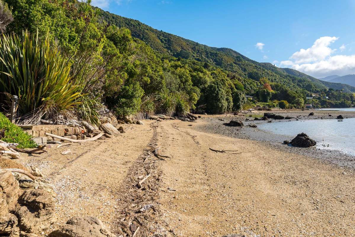 683 Queen Charlotte Drive_1