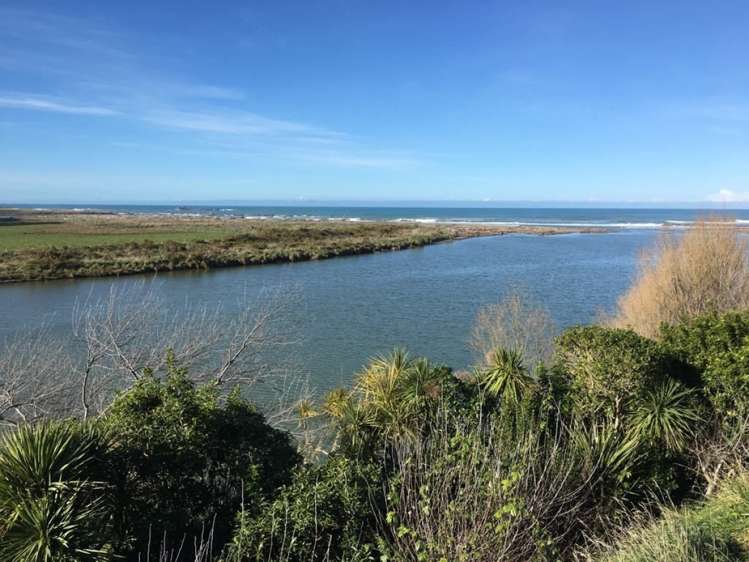 Mataikona Road Mataikona_2