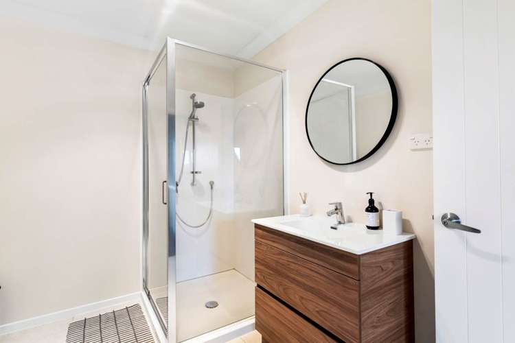 286 Whangaparaoa Road Red Beach_12