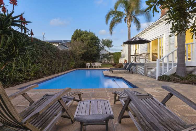 143 Vauxhall Road Narrow Neck_14