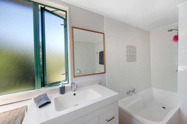 3B Laing Cove Havelock North_15