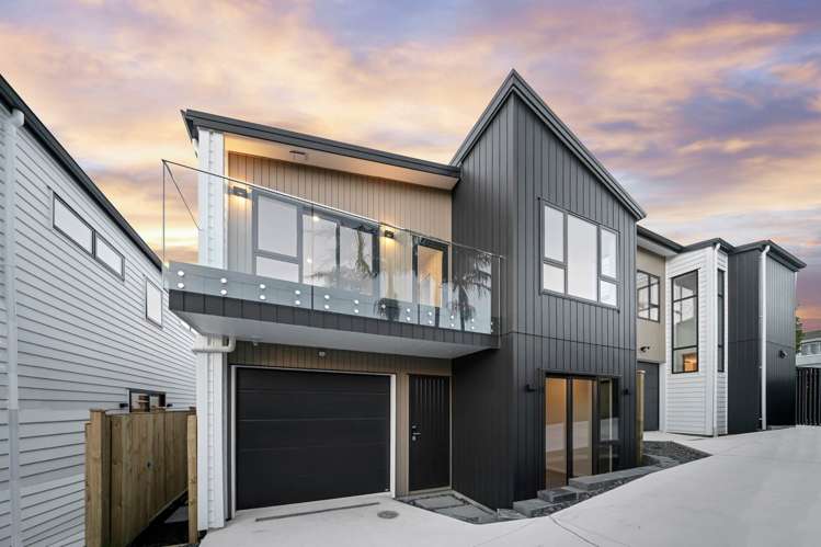 2/ 16 Madison Place_0