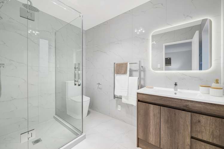 18 Castlebane Drive Flat Bush_32