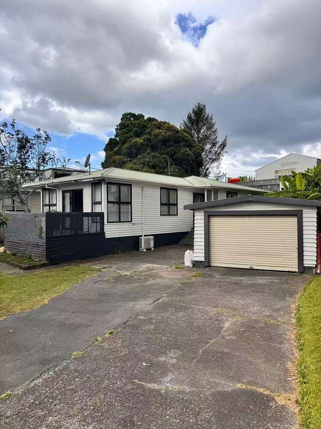 3 Bed Room Home in Mt Wellington BIG Outdoor