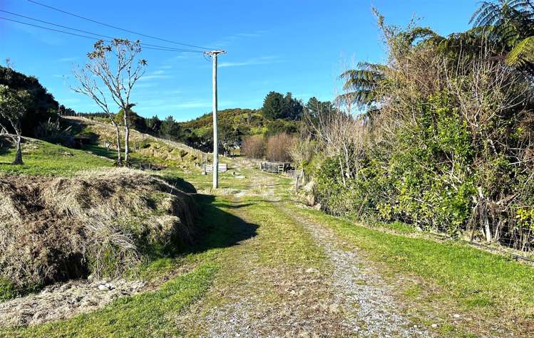 135 Coulson Road Paroa_5