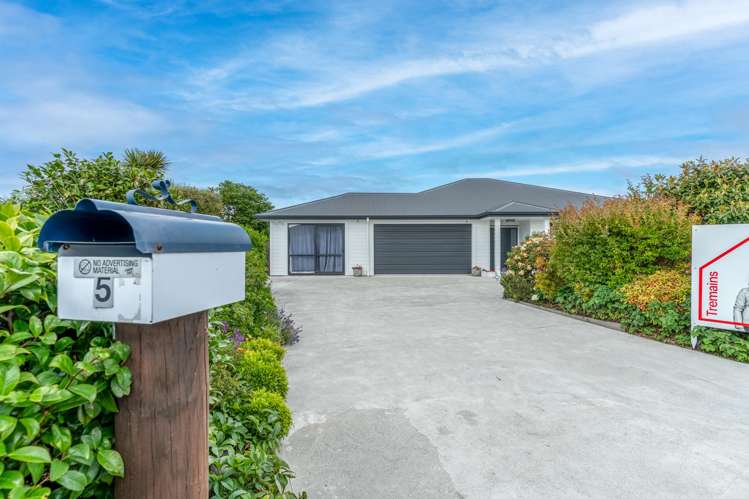5 Camellia Lane Carterton_23