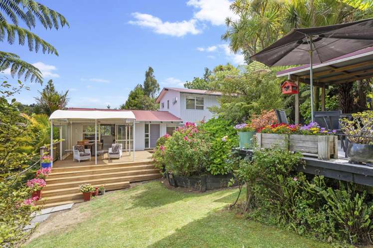 1123 Huia Road Huia_16