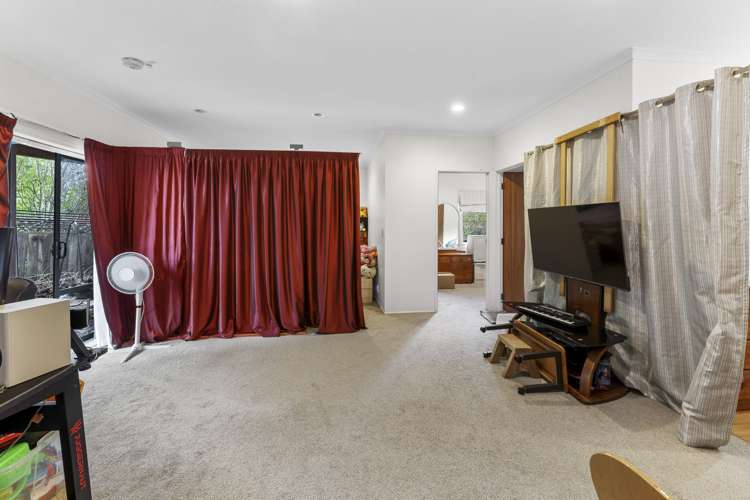 8 Copperfield Terrace Mellons Bay_11