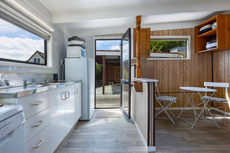 20 Leslie Road Cable Bay_26