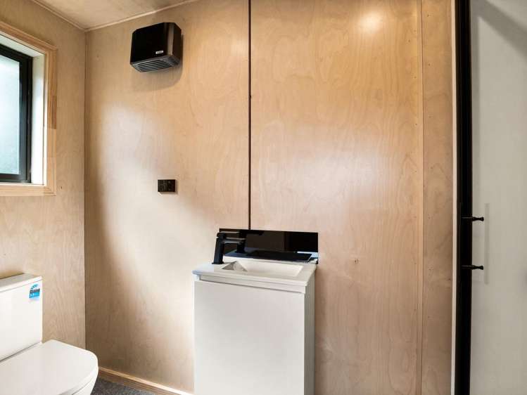 E/4 Longwood Avenue Mornington_14