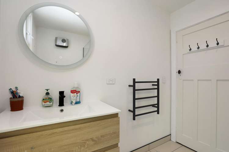 117 Creek Road Allenton_18