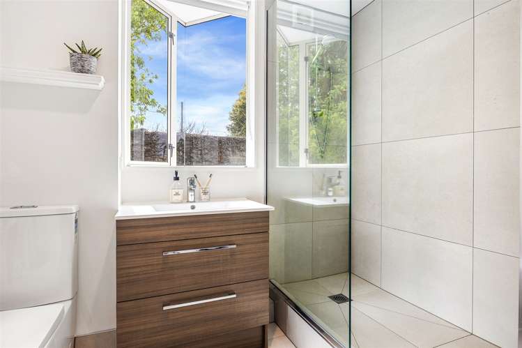 2/100 Rossall Street Merivale_10