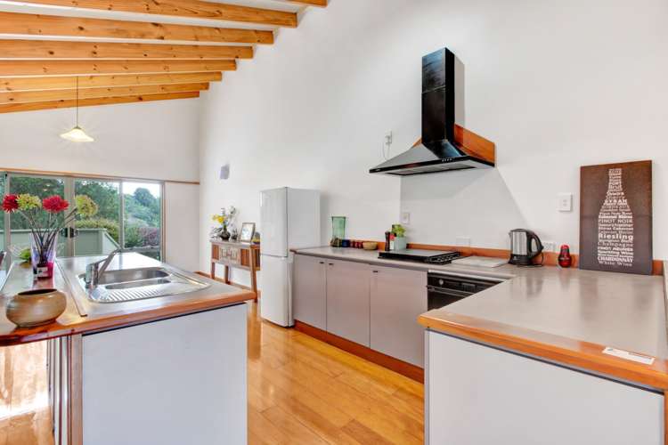 17 Putiki Road Ostend_5