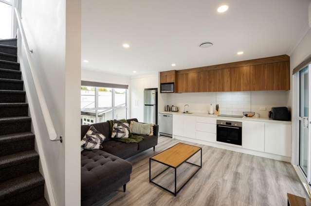 Zoned for Hamilton Boys and Girls!!