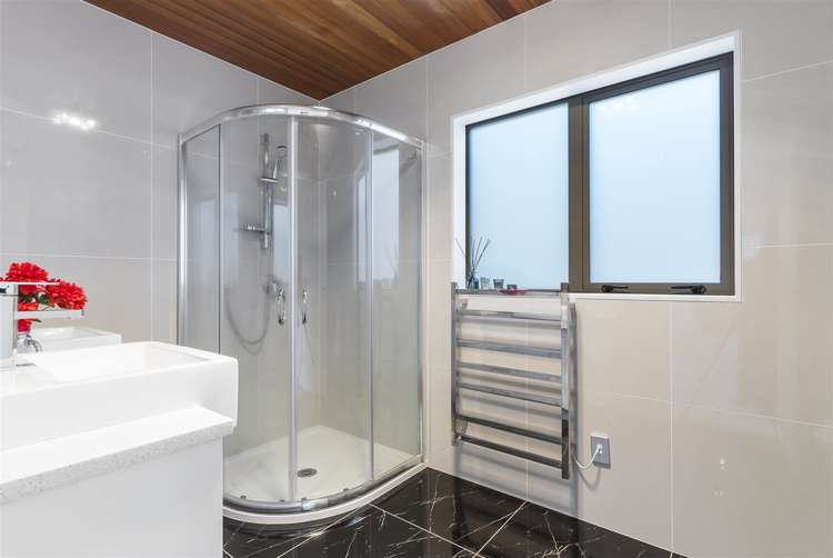 11 Sunglade Grove Flat Bush_11