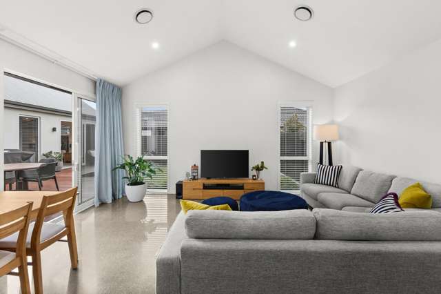 Effortless Modern Living with Indoor/Outdoor Flow