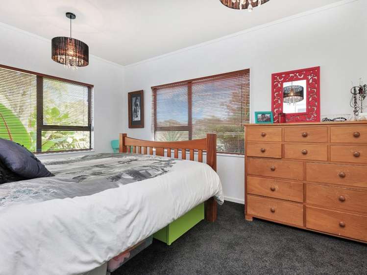 1/13 Easter Parade Glen Eden_8